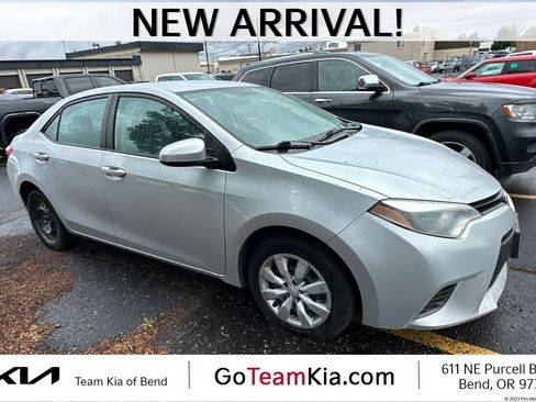 Used 2016 Toyota Corolla LE FWD image 1