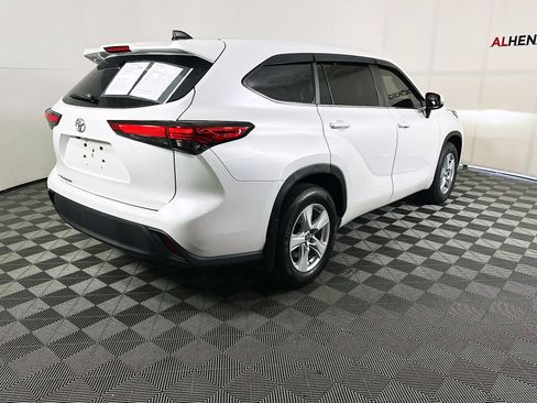 Used 2023 Toyota Highlander L image 3