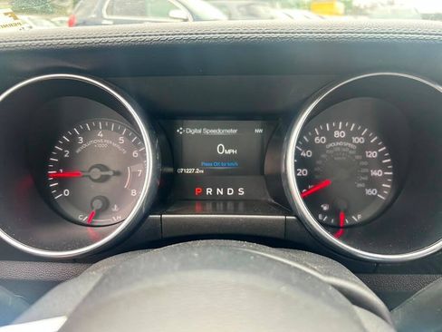 Used 2018 Ford Mustang Coupe RWD image 12