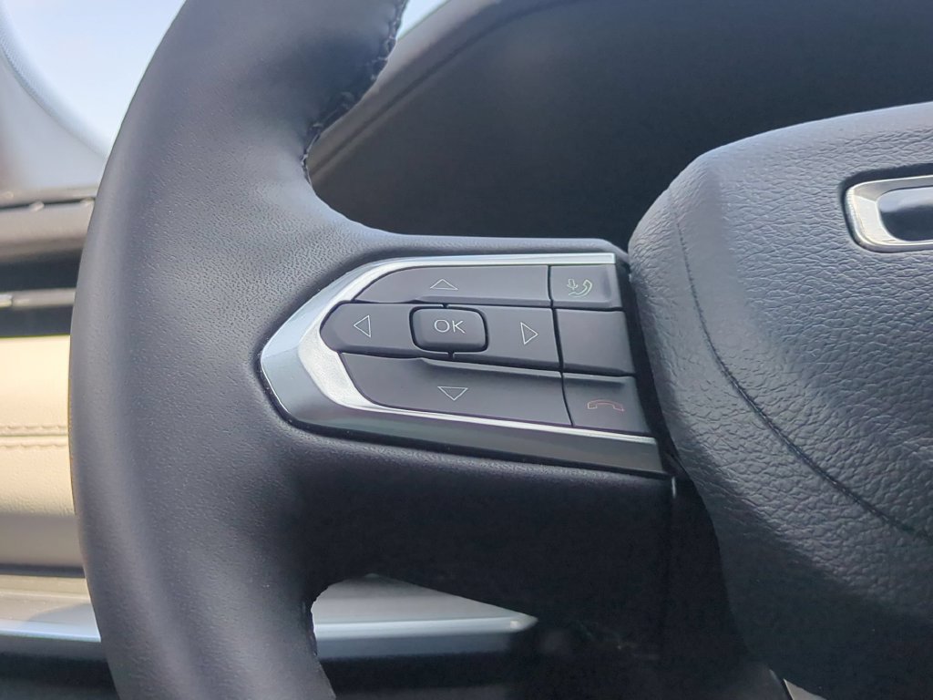 Used 2025 Jeep Compass Limited AWD/4WD image 19