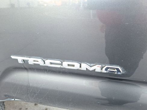 Used 2016 Toyota Tacoma TRD Sport w/ Towing Package image 12