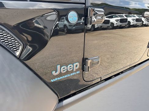 Used 2023 Jeep Wrangler Unlimited w/ Sun & Screen Package AWD/4WD image 32