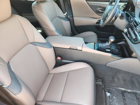 Used 2025 Lexus ES 350 w/ Premium Package FWD image 17