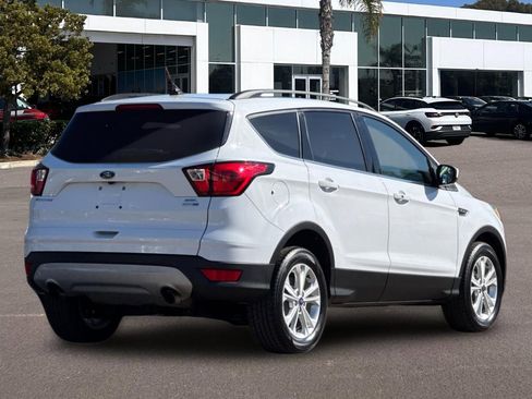 Used 2019 Ford Escape SEL image 3