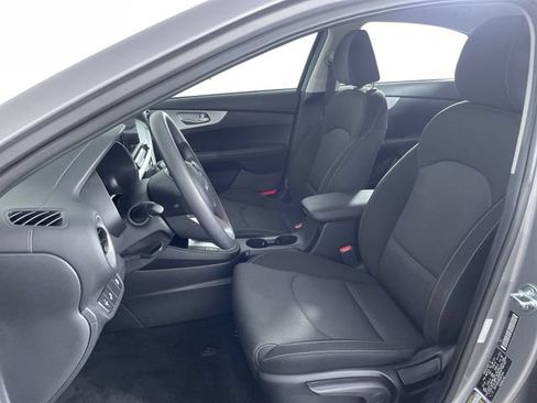 Used 2024 Kia Forte LXS w/ LXS Technology Package FWD image 19