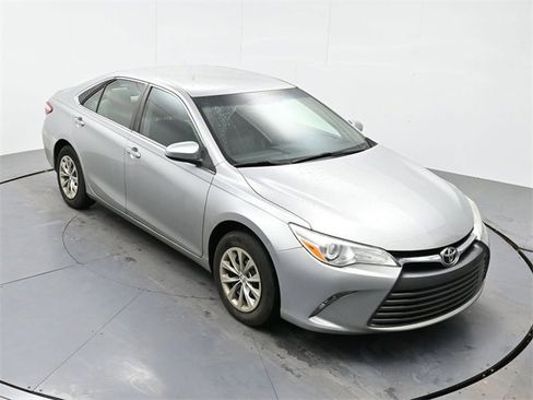 Used 2016 Toyota Camry LE image 17