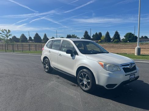 Used 2014 Subaru Forester 2.5i AWD/4WD image 37
