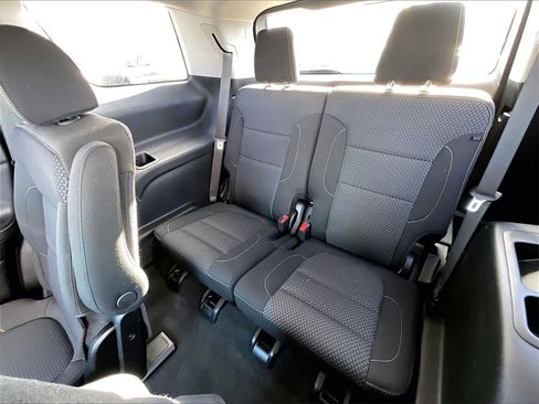 Used 2023 GMC Acadia SLE w/ Driver Convenience Package image 16