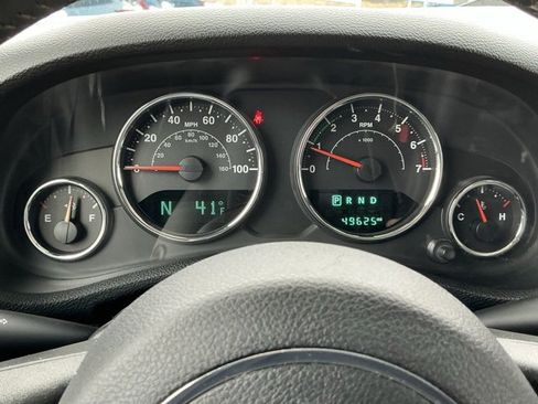 Used 2017 Jeep Wrangler Unlimited Sahara w/ Connectivity Group image 16