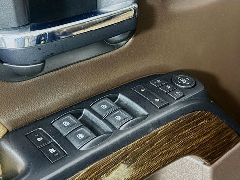 Used 2019 GMC Sierra 2500 Denali w/ Duramax Plus Package AWD/4WD image 17