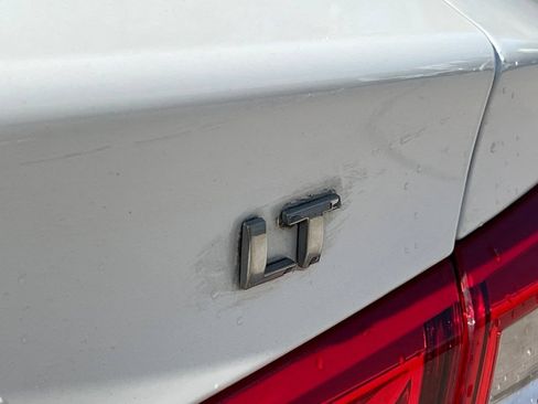 Used 2017 Chevrolet Malibu LT FWD image 5