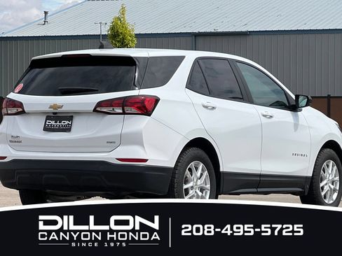 Used 2022 Chevrolet Equinox LS w/ LS Convenience Package AWD/4WD image 4