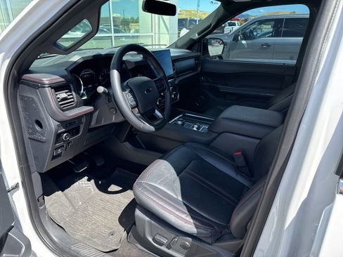 Used 2023 Ford Expedition Limited image 9