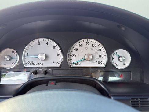 Used 2005 Ford Thunderbird image 13