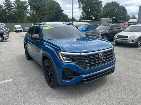 Used 2025 Volkswagen Atlas Cross Sport SEL R-Line AWD/4WD image 4