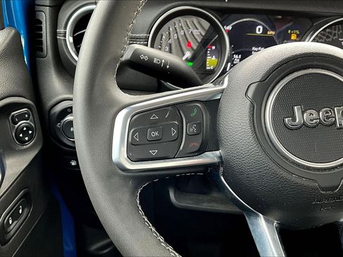 Used 2023 Jeep Wrangler Unlimited Sahara AWD/4WD image 11