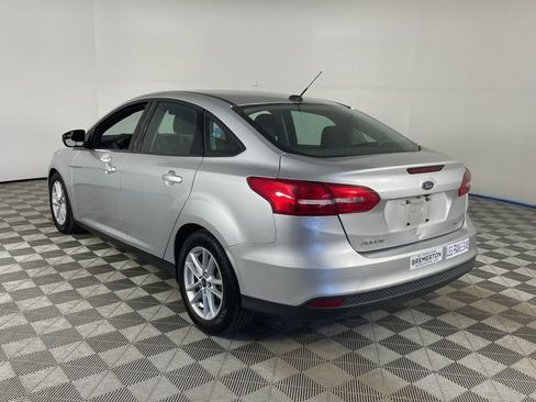 Used 2016 Ford Focus SE w/ SE Power Seat Package image 13
