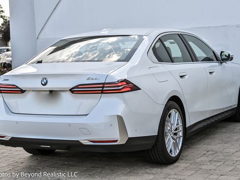 Used 2024 BMW 530i xDrive image 12