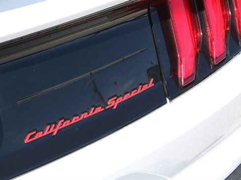 Used 2019 Ford Mustang GT Premium w/ Equipment Group 401A RWD image 28