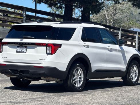 Used 2026 Ford Explorer Active AWD/4WD image 4