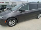 Used 2022 Chrysler Pacifica Touring-L image 6