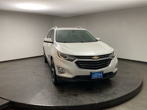 Certified 2019 Chevrolet Equinox LT image 2