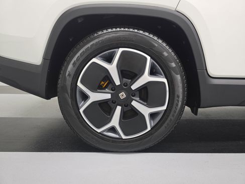 Used 2022 Rivian R1T Adventure image 12