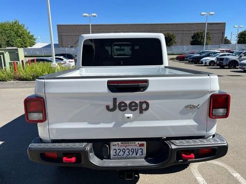 Used 2023 Jeep Gladiator Rubicon w/ Cold Weather Group AWD/4WD image 6