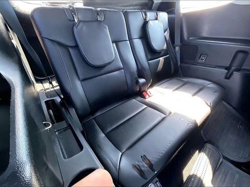 Used 2022 Ford Explorer XLT w/ Equipment Group 202A AWD/4WD image 28