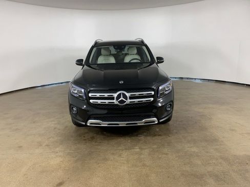 Used 2022 Mercedes-Benz GLB 250 4MATIC w/ Premium Package Lite image 3