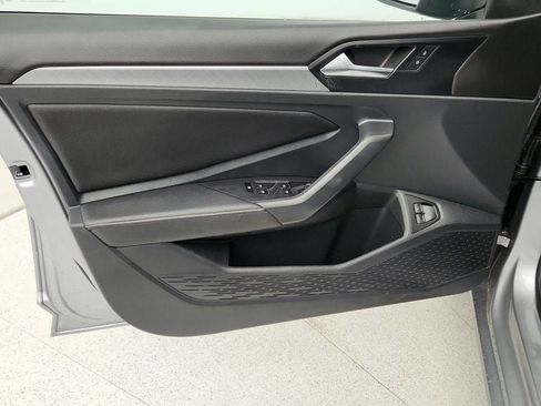 Used 2024 Volkswagen Jetta SE image 11