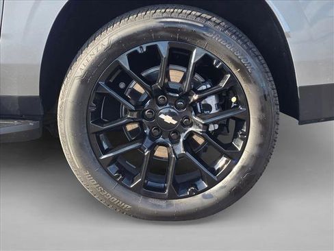 Used 2024 Chevrolet Suburban High Country w/ Advanced Technology Package image 25