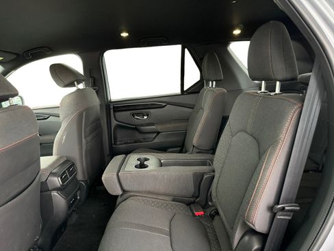 Used 2024 Honda Pilot Sport image 11