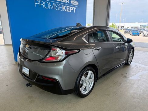 Used 2017 Chevrolet Volt LT FWD image 6