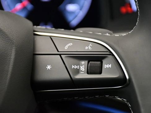 Used 2025 Audi Q8 Premium Plus image 24