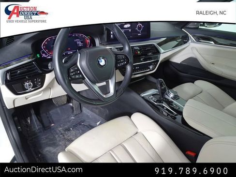 Used 2021 BMW 540i w/ Premium Package image 23