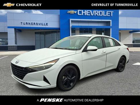 Used 2023 Hyundai Elantra SEL image 1