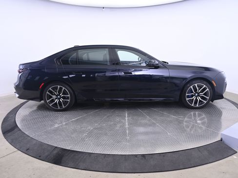 Used 2023 BMW 760i xDrive image 8