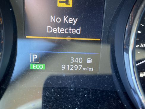Used 2018 Nissan Rogue SV w/ Premium Package AWD/4WD image 6