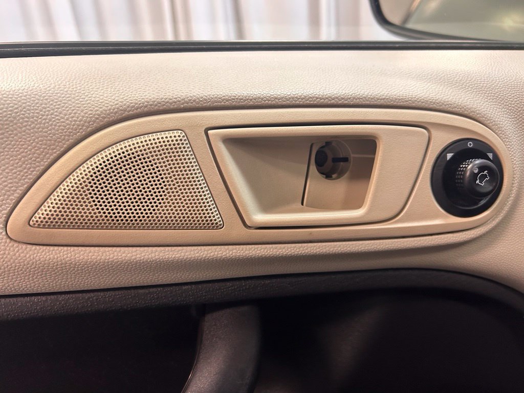 Used 2013 Ford Fiesta S FWD image 9