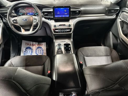 Used 2022 Ford Explorer XLT image 25