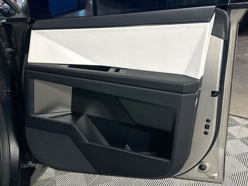 Used 2024 Tesla Cybertruck AWD Crew Cab image 37