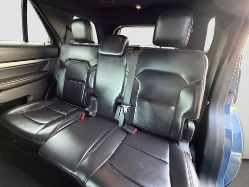 Used 2019 Ford Explorer XLT w/ Equipment Group 202A AWD/4WD image 15