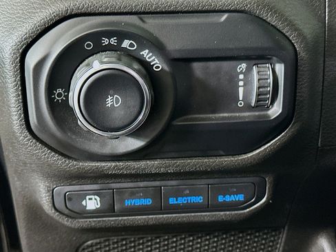 Used 2023 Jeep Wrangler Sahara image 17