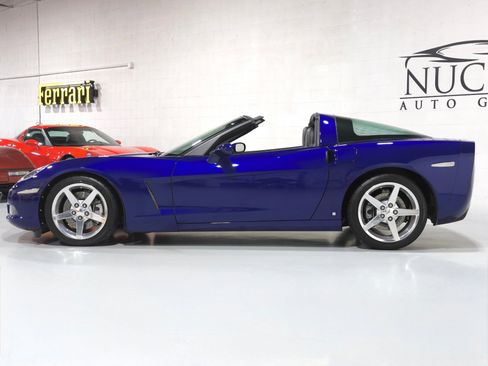 Used 2006 Chevrolet Corvette Coupe w/ Preferred Equipment Group RWD image 6