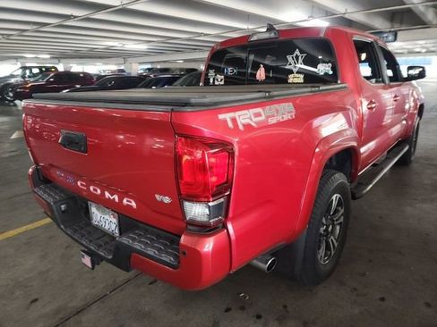 Used 2017 Toyota Tacoma TRD Sport image 2