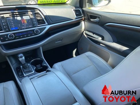 Used 2016 Toyota Highlander Limited Platinum AWD/4WD image 31