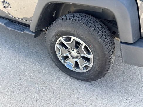 Used 2017 Jeep Wrangler Unlimited Rubicon w/ Max Tow Package AWD/4WD image 7