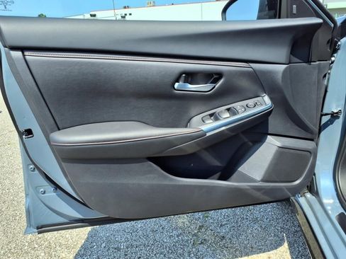 New 2025 Nissan Sentra SR w/ Midnight Edition FWD image 11