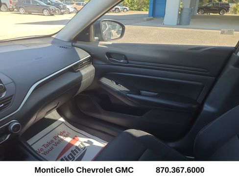 Used 2025 Nissan Altima 2.5 S FWD image 24